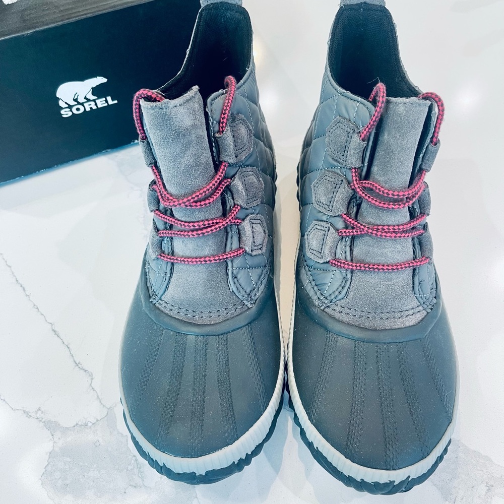 Waterproof Sorel sneakers. New, never worn!